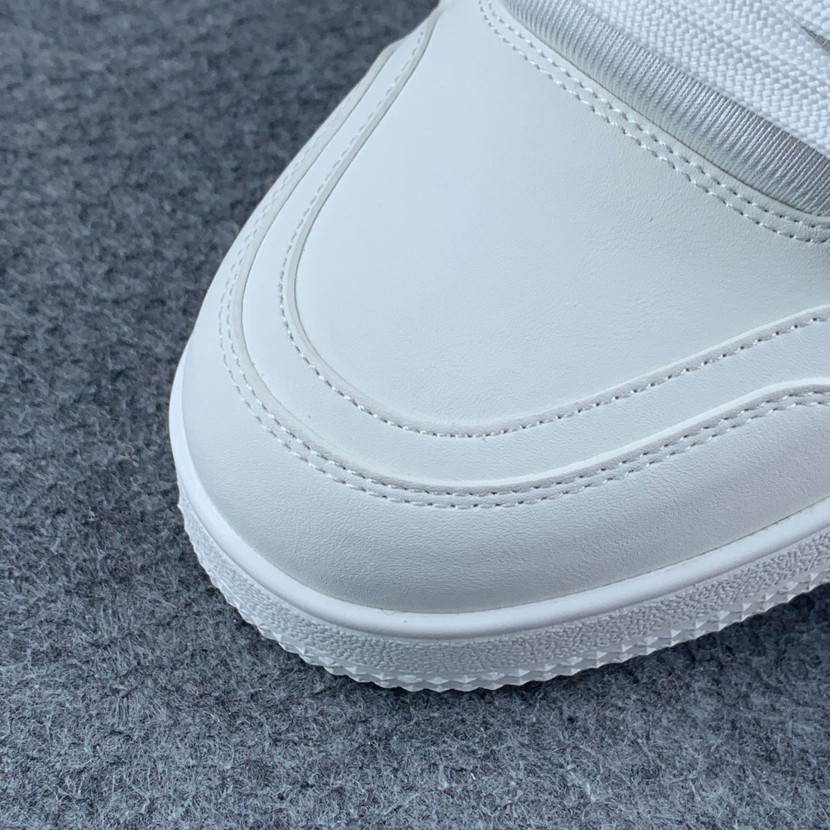 LV Trainer Low 'White' (2)