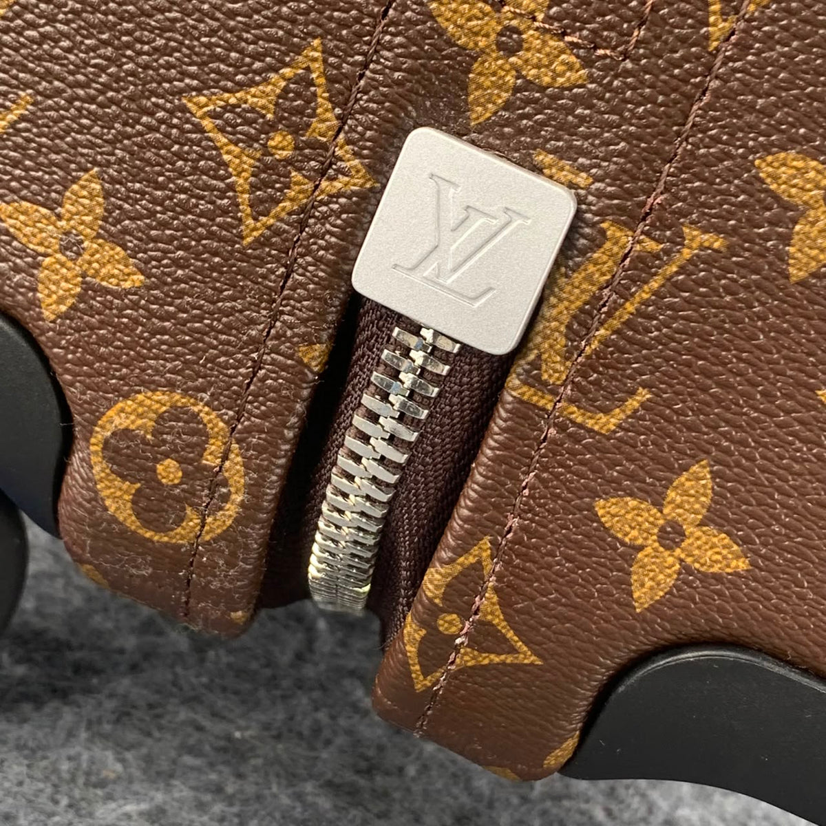 LV Horizon 55 ‘Monogram Macassar Blue’