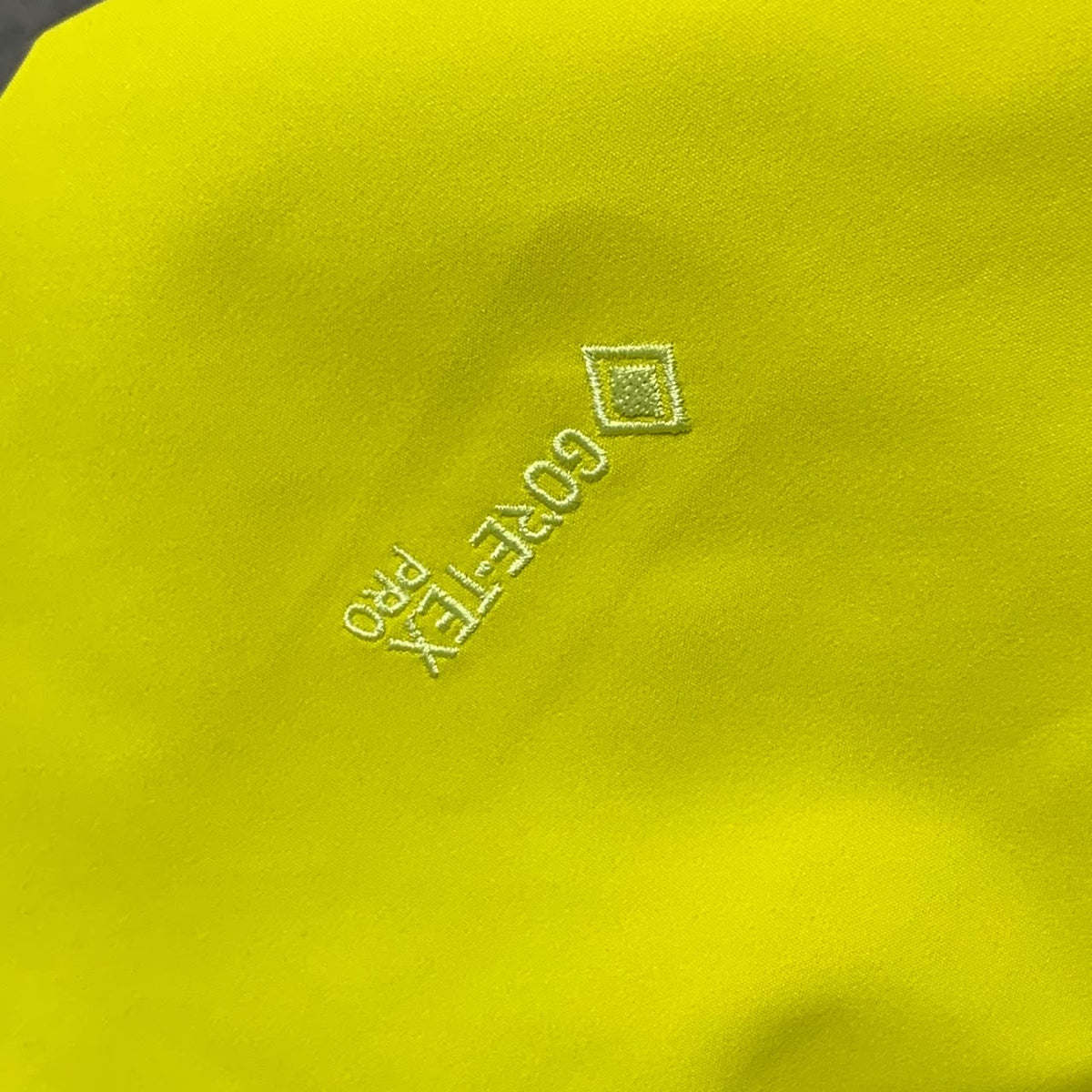 Arc'teryx Men's Alpha Jacket SV7 'Fluorescent Green'