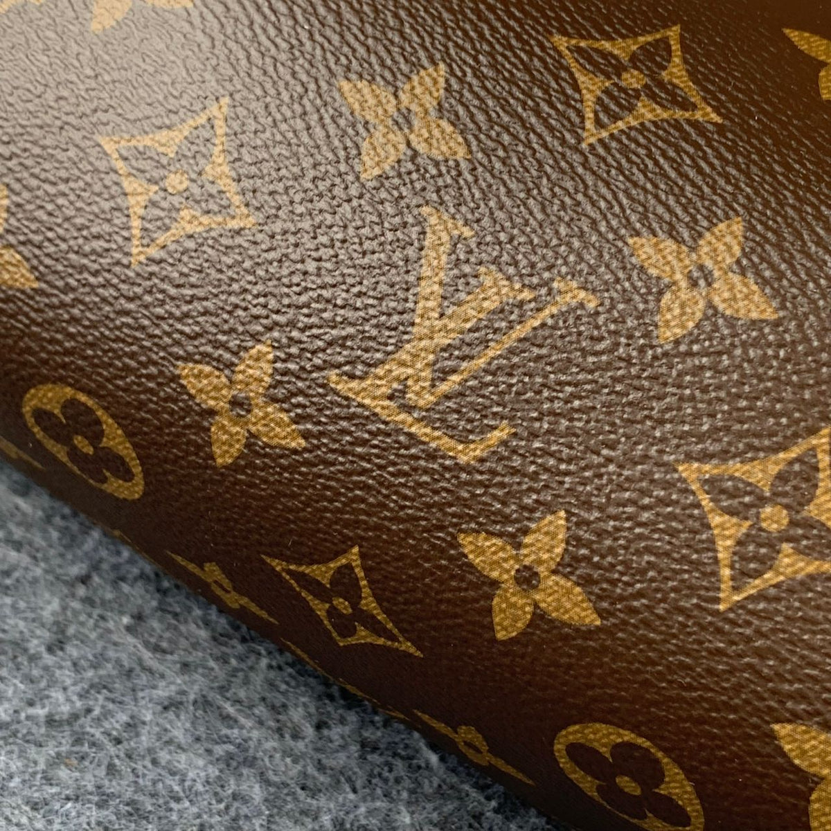 LV Speedy Bandoulière 20 Bag