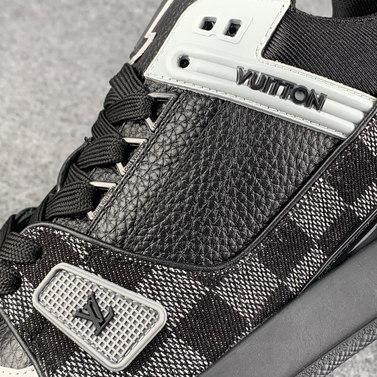 LV Trainer Damier 'Black'