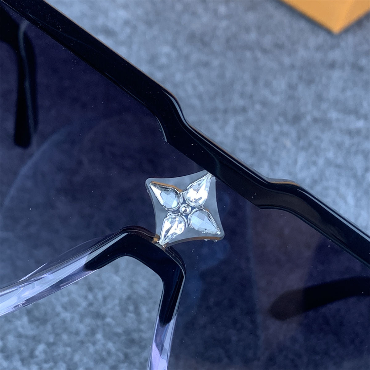LV Cyclone Sunglasses Gradient 'Black'